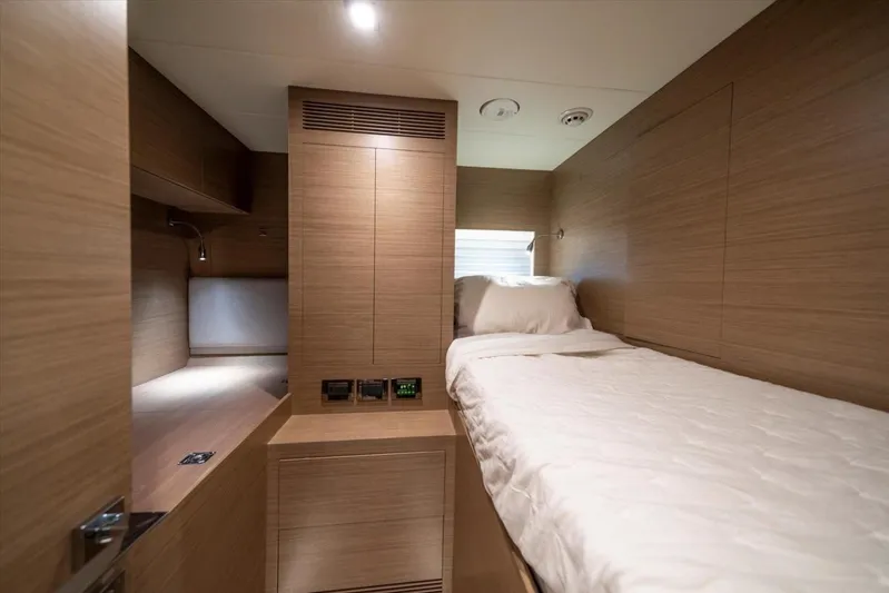 Valiant Yacht Photos Pics 2022 Horizon E81 - Image 54