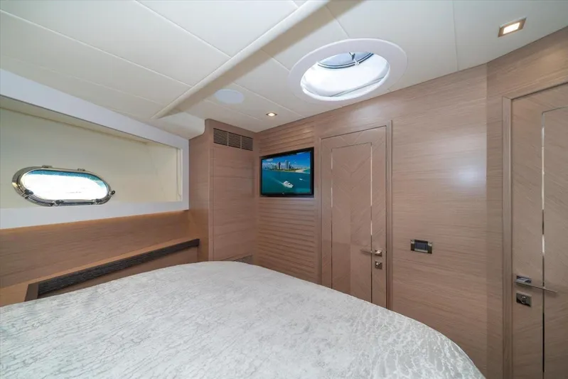 Valiant Yacht Photos Pics 2022 Horizon E81 - Image 43