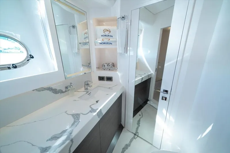 Valiant Yacht Photos Pics 2022 Horizon E81 - Image 44