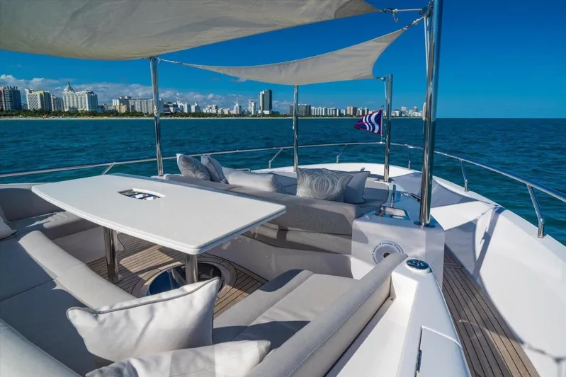 Valiant Yacht Photos Pics 2022 Horizon E81 - Image 28