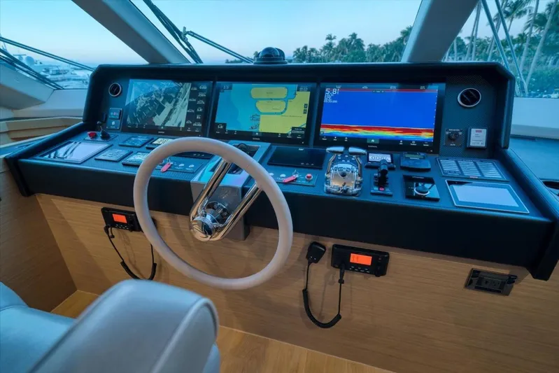 Valiant Yacht Photos Pics 2022 Horizon E81 - Image 22