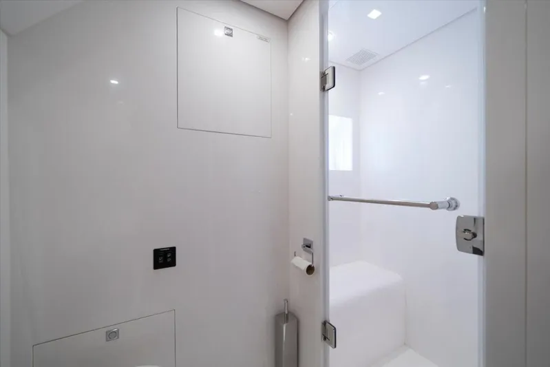 Valiant Yacht Photos Pics 2022 Horizon E81 - Image 56