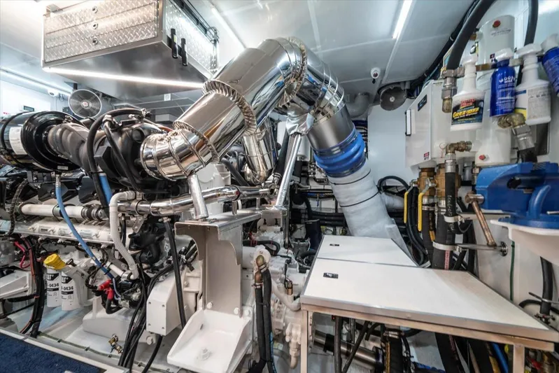 Valiant Yacht Photos Pics 2022 Horizon E81 - Image 59