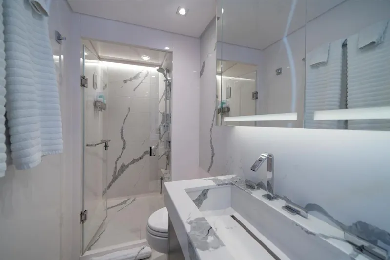 Valiant Yacht Photos Pics 2022 Horizon E81 - Image 39