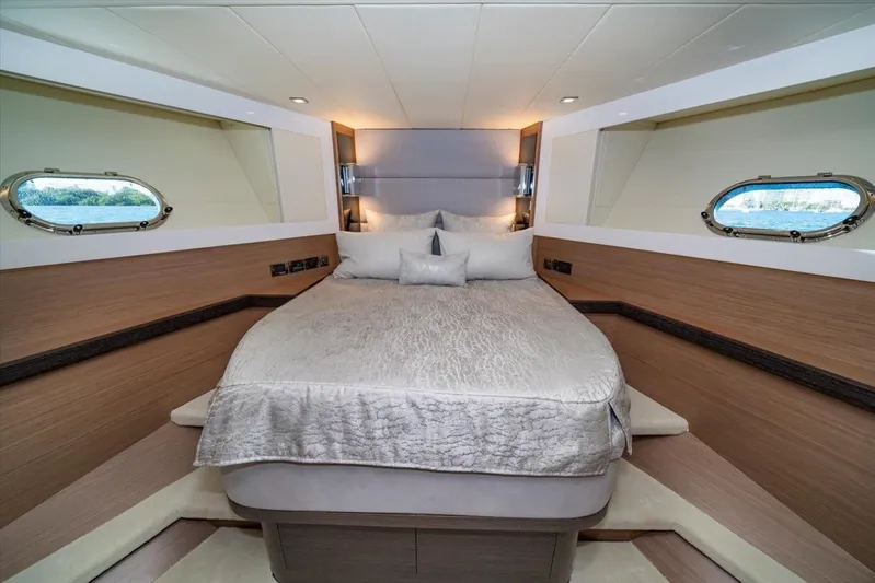 Valiant Yacht Photos Pics 2022 Horizon E81 - Image 41