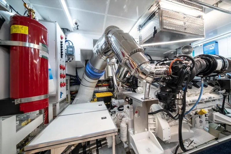 Valiant Yacht Photos Pics 2022 Horizon E81 - Image 60