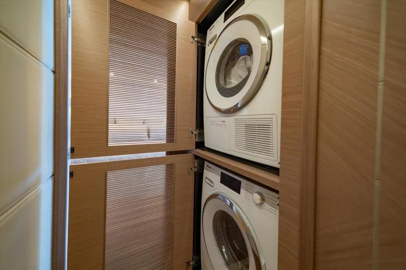 Valiant Yacht Photos Pics 2022 Horizon E81 - Image 50