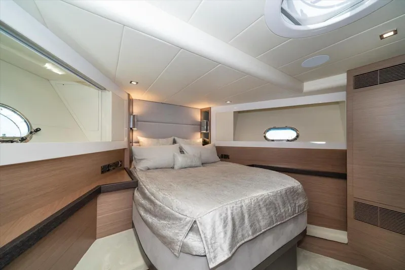 Valiant Yacht Photos Pics 2022 Horizon E81 - Image 42