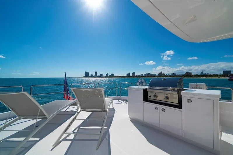 Valiant Yacht Photos Pics 2022 Horizon E81 - Image 25