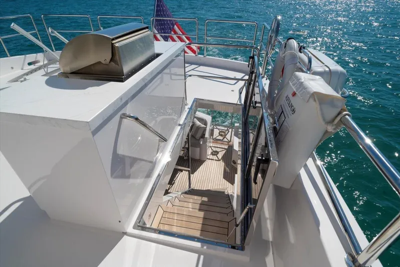 Valiant Yacht Photos Pics 2022 Horizon E81 - Image 26