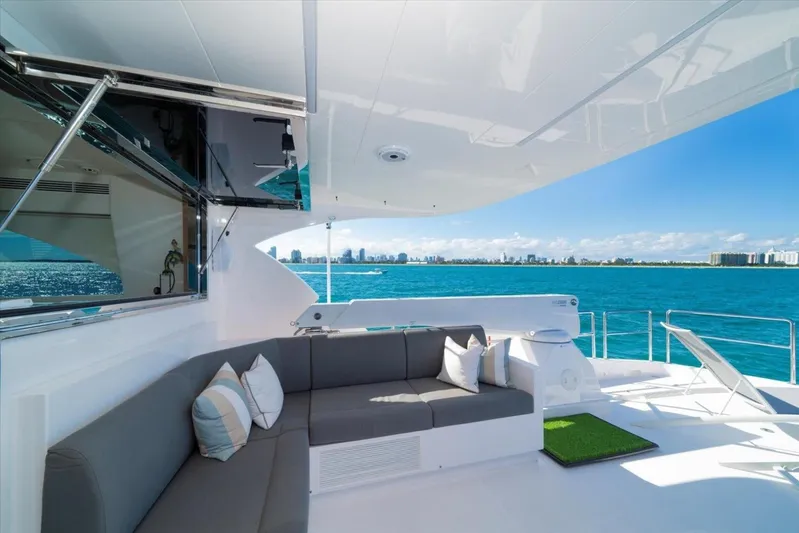 Valiant Yacht Photos Pics 2022 Horizon E81 - Image 24