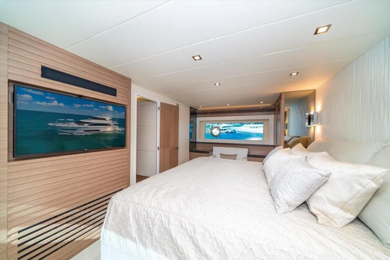 Valiant Yacht Photos Pics 2022 Horizon E81 - Image 34