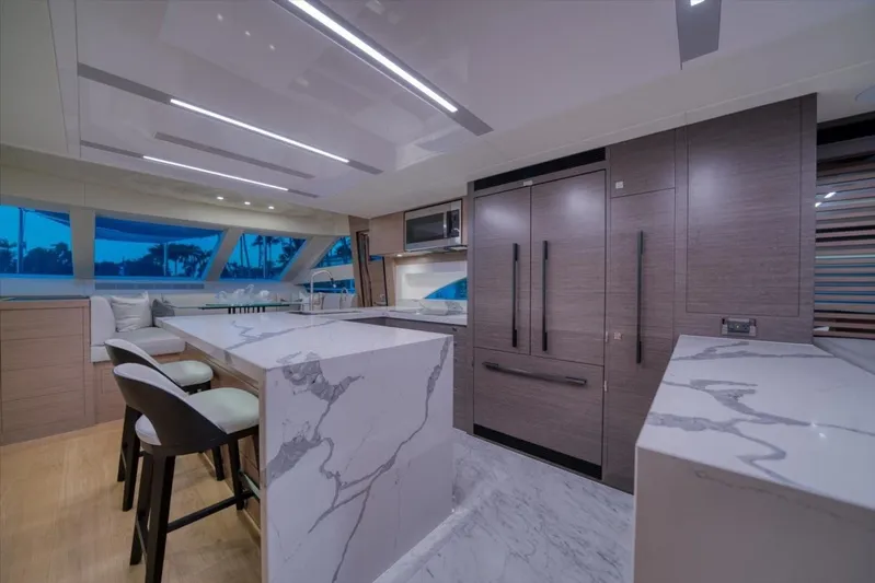Valiant Yacht Photos Pics 2022 Horizon E81 - Image 14