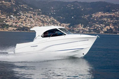 2017 Beneteau Antares 8