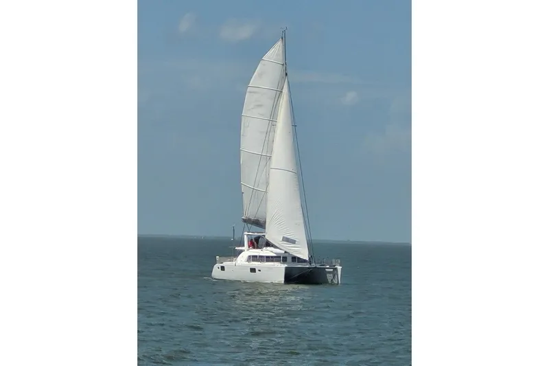 Brizo Yacht Photos Pics Sailing Lagoon 440 catamaran from 2006 on open sea under clear skies.