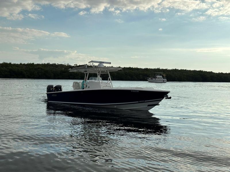 2008 Jupiter 31 FS Center Console