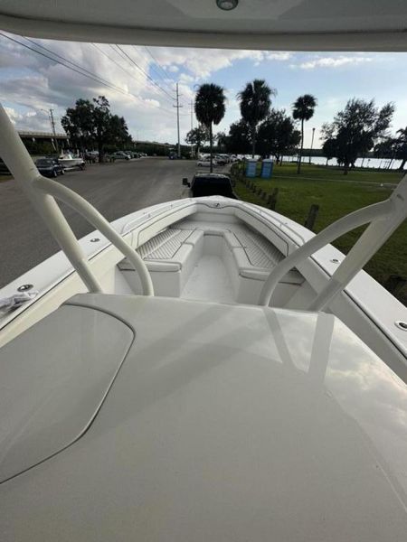 2008 Jupiter 31 FS Center Console