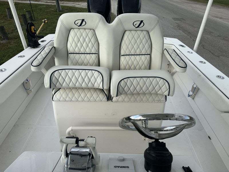 2008 Jupiter 31 FS Center Console