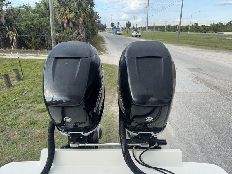 2008 Jupiter 31 FS Center Console