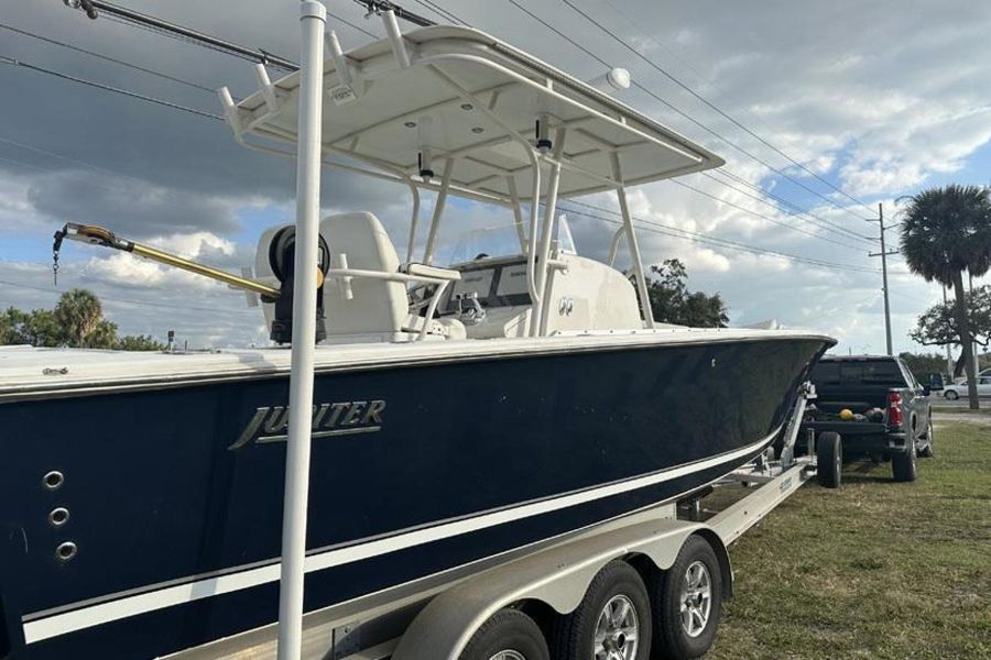 2008 Jupiter 31 FS Center Console