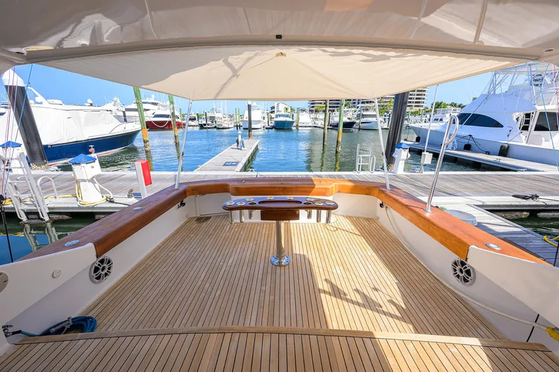  Yacht Photos Pics Spacious deck of 2006 Blackwell Custom Carolina yacht at marina.