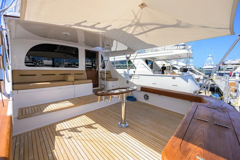  Yacht Photos Pics Luxurious 2006 Blackwell Custom Carolina yacht with spacious deck and elegant seating area.