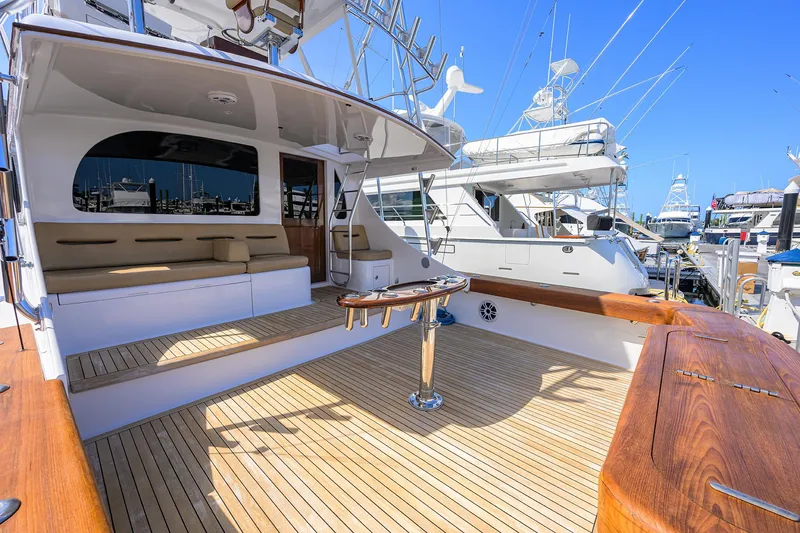  Yacht Photos Pics Luxurious 2006 Blackwell Custom Carolina yacht with spacious deck and elegant seating area.