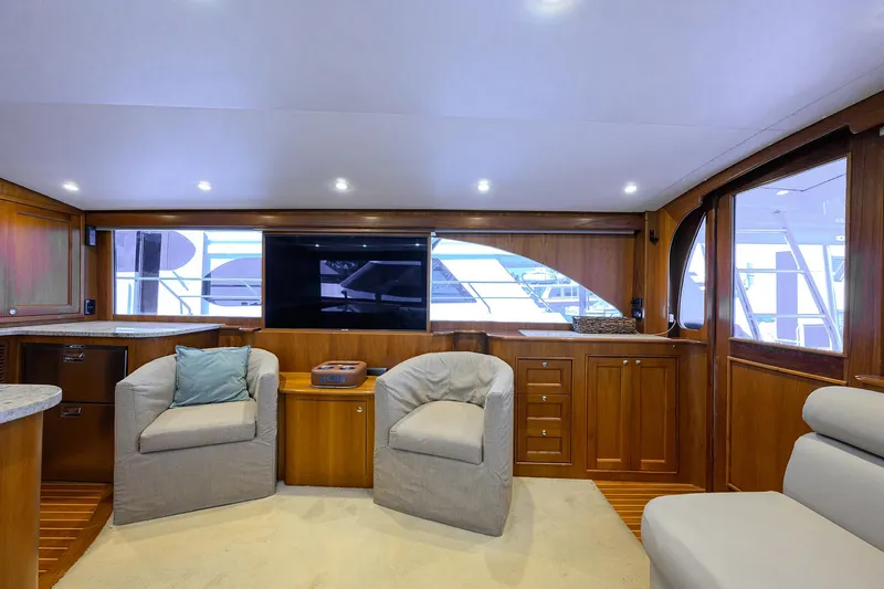  Yacht Photos Pics Luxurious 2006 Blackwell Custom Carolina yacht interior with plush seating and modern entertainment system.