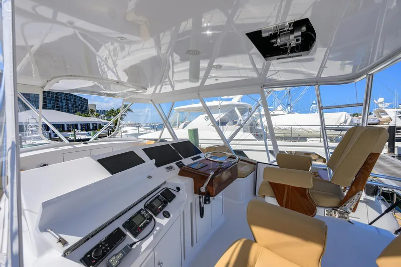  Yacht Photos Pics Luxurious 2006 Blackwell Custom Carolina yacht interior with modern helm and comfortable seating.