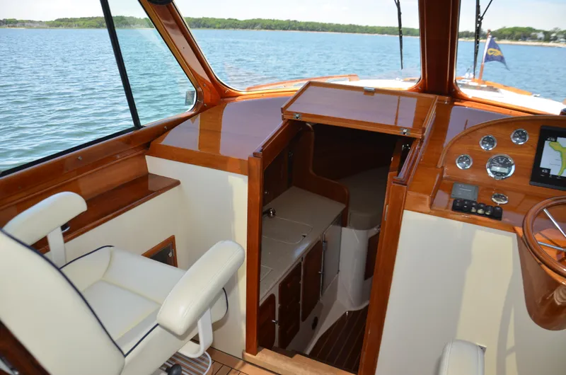 Little Prize Yacht Photos Pics Companionway