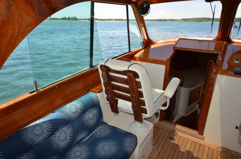 Little Prize Yacht Photos Pics Nav Seat