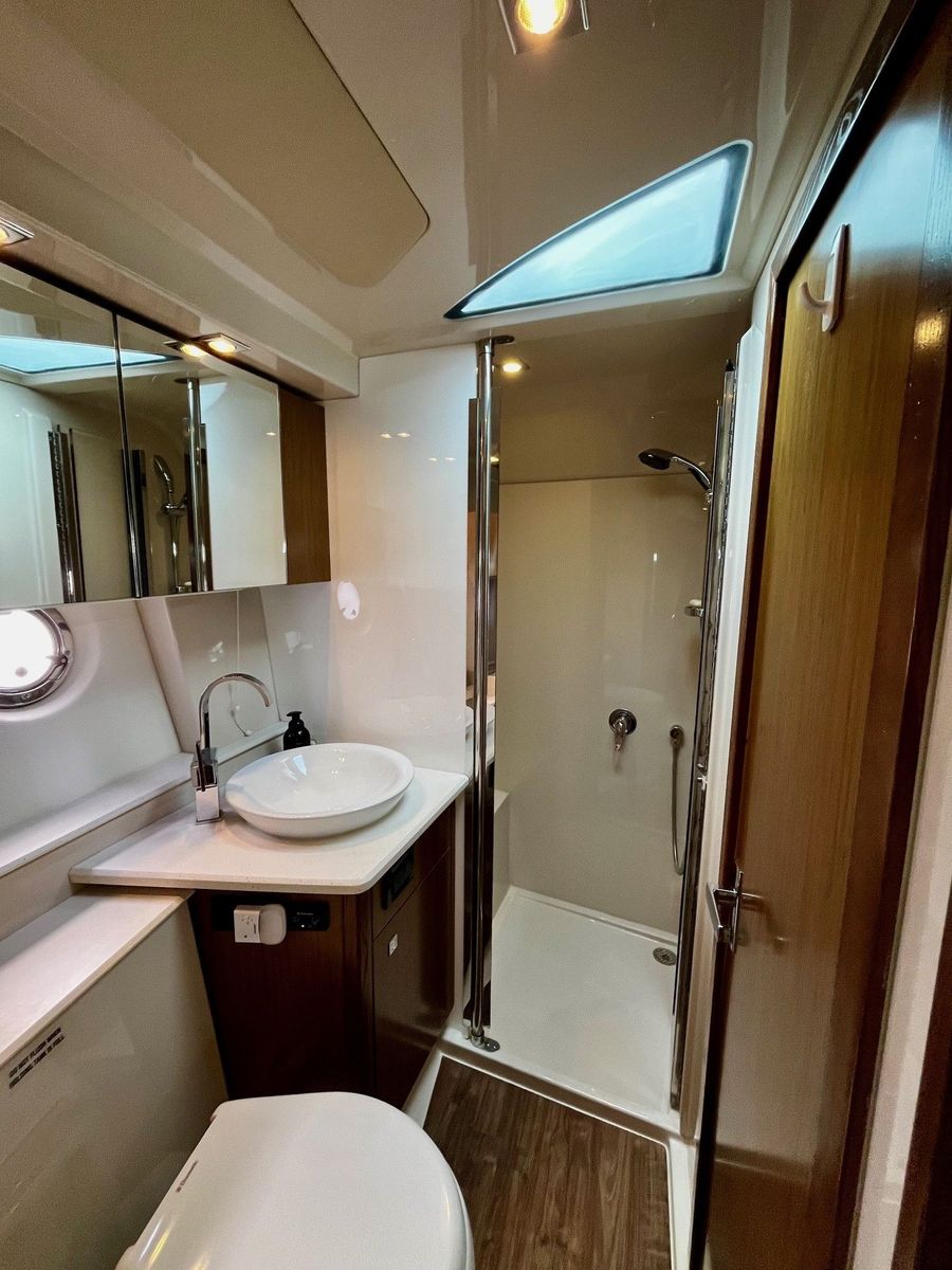 2015 Cruisers Yachts 42 
