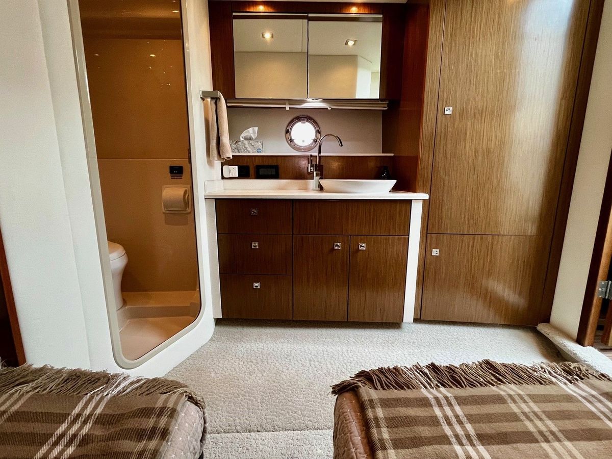 2015 Cruisers Yachts 42 