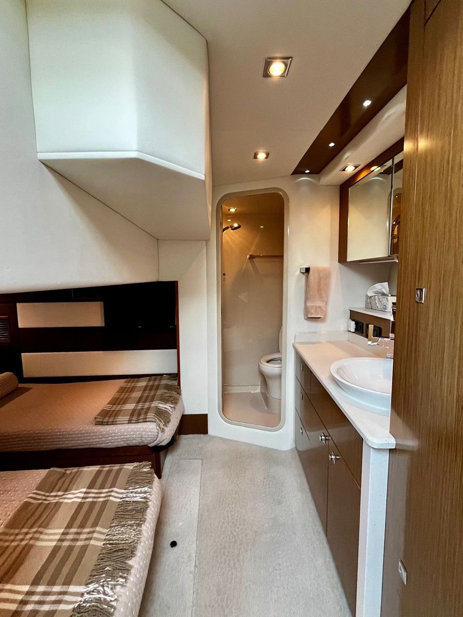 2015 Cruisers Yachts 42 
