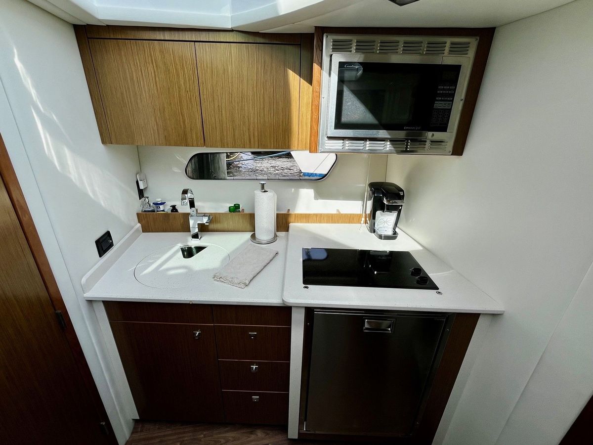 2015 Cruisers Yachts 42 
