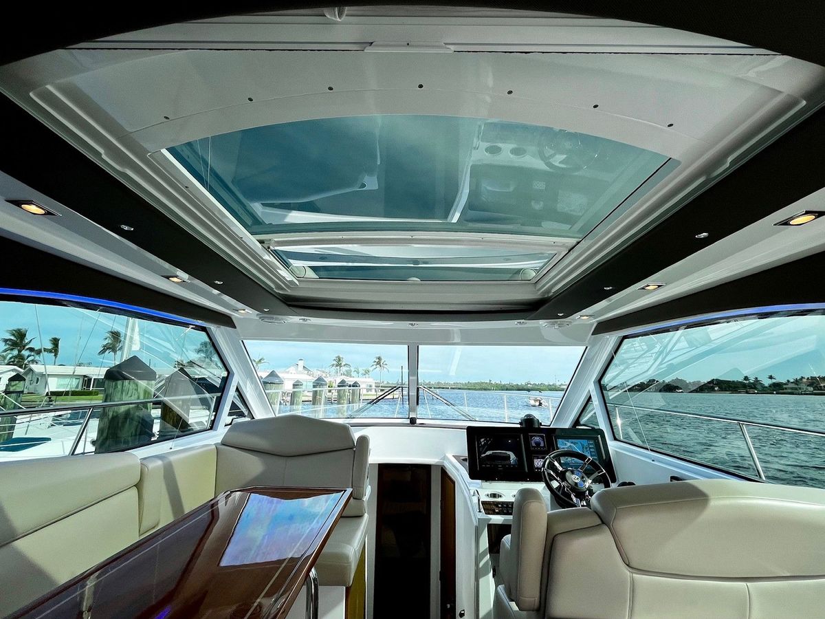 2015 Cruisers Yachts 42 