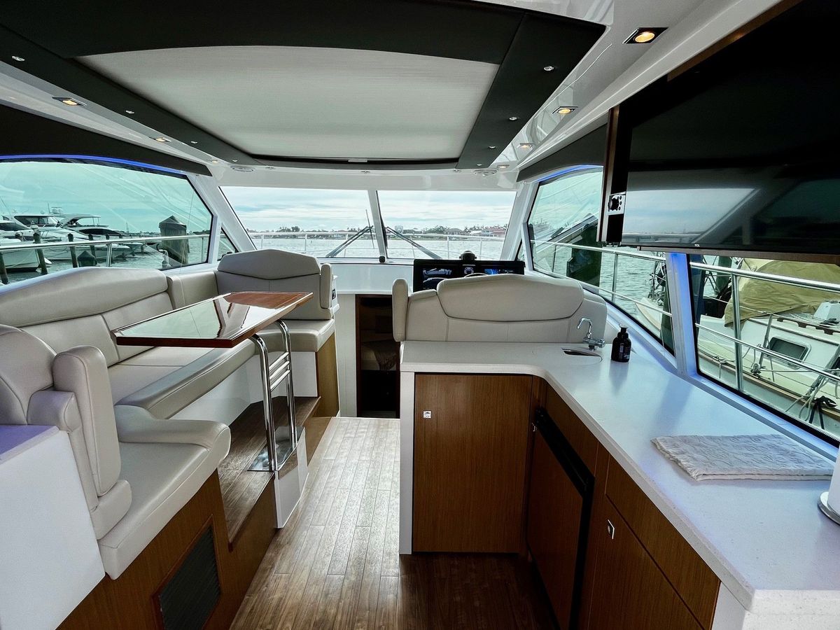 2015 Cruisers Yachts 42 