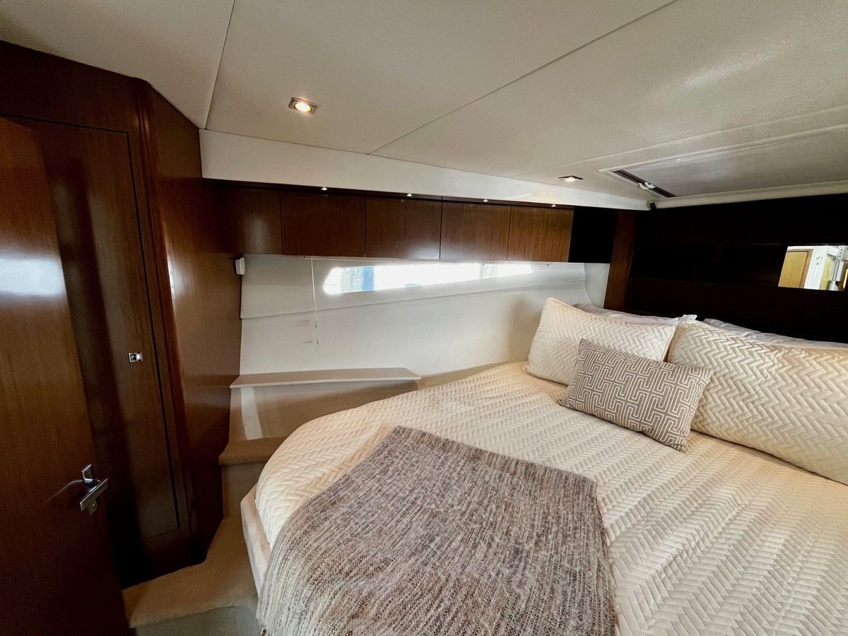 2015 Cruisers Yachts 42 