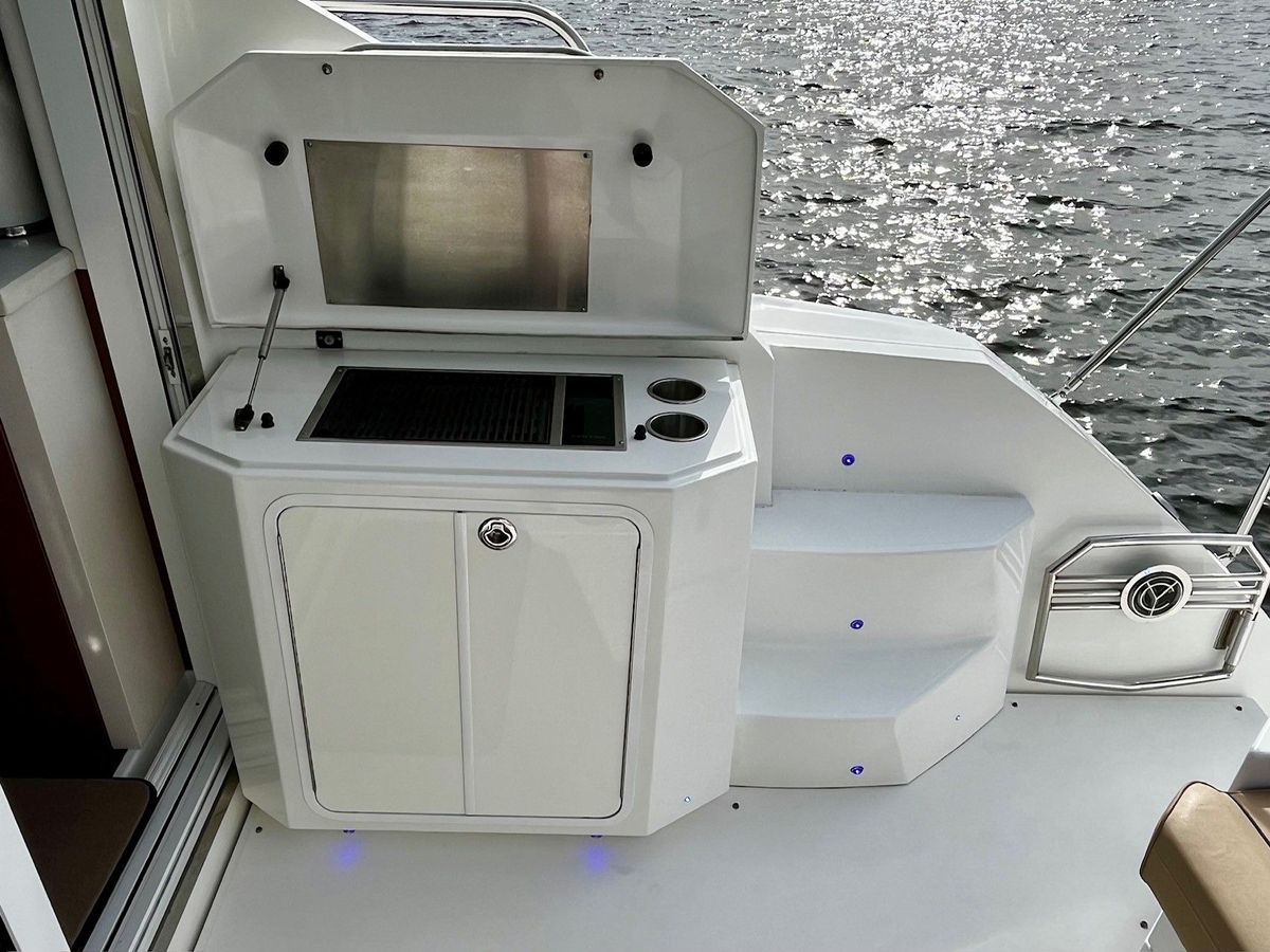 2015 Cruisers Yachts 42 