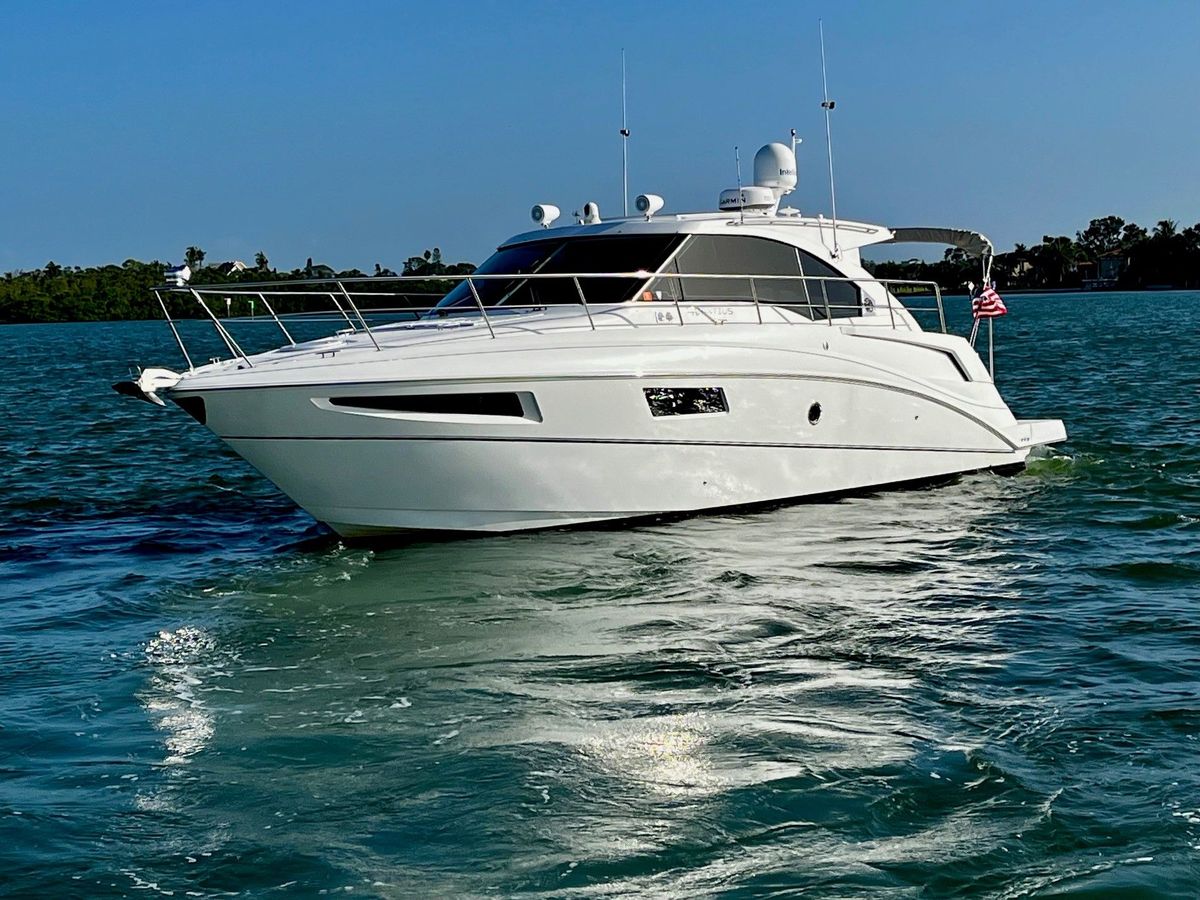 2015 Cruisers Yachts 42 