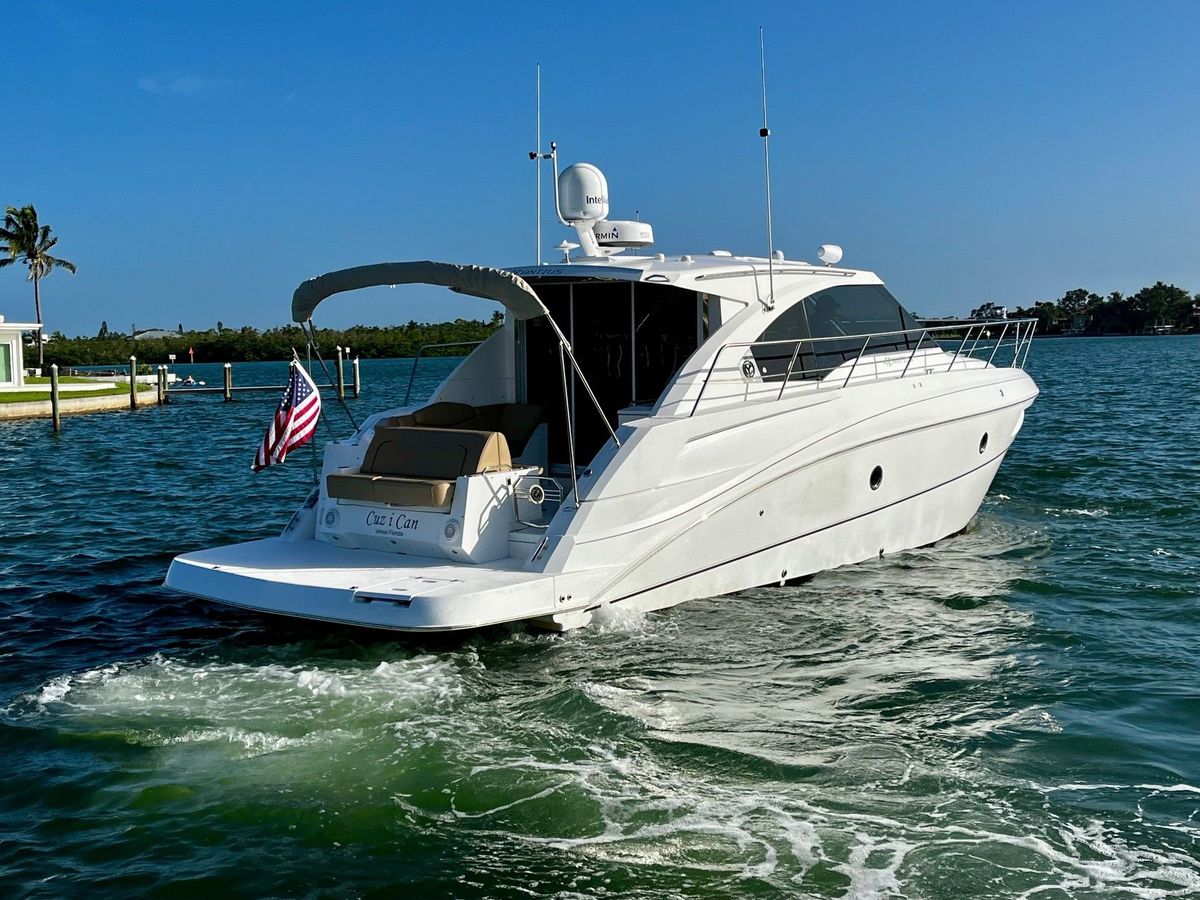 2015 Cruisers Yachts 42 