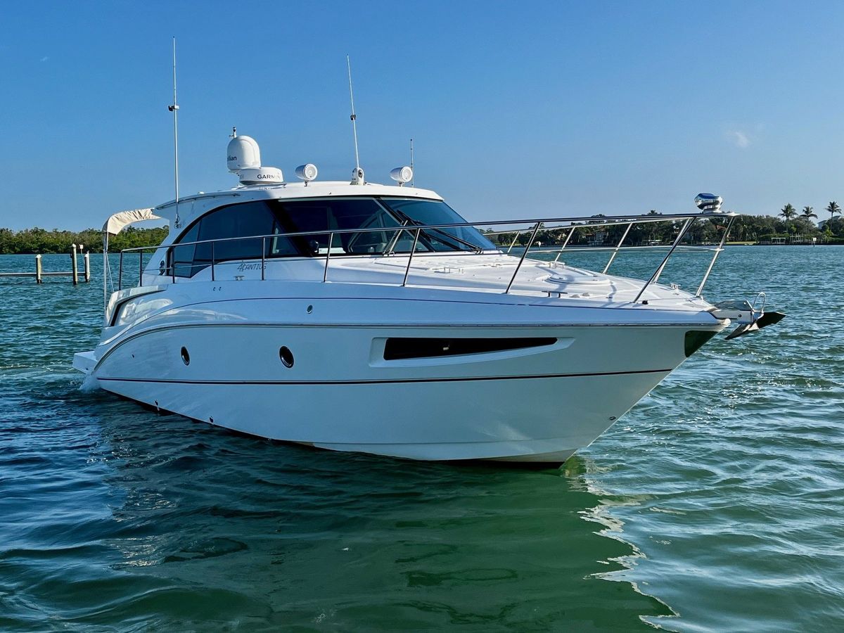 2015 Cruisers Yachts 42 