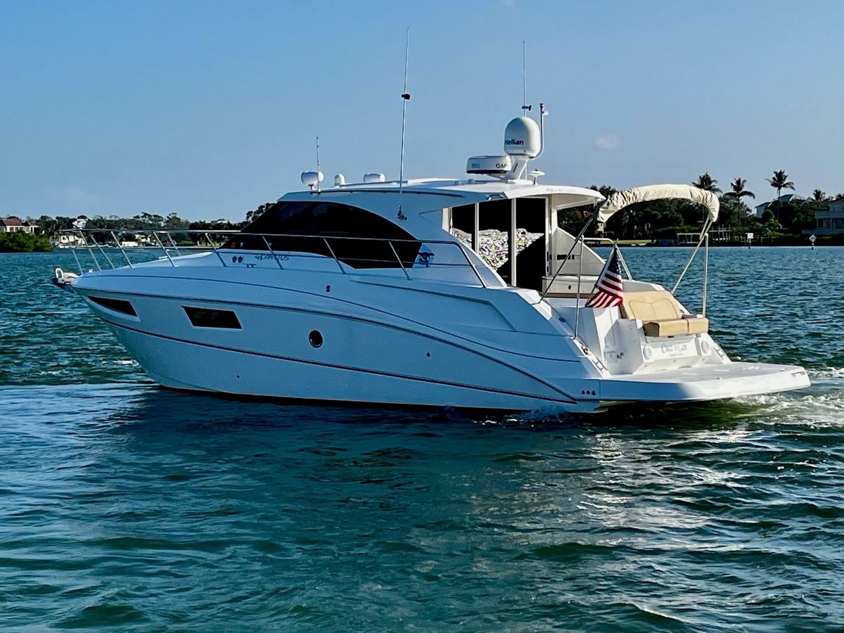 2015 Cruisers Yachts 42 