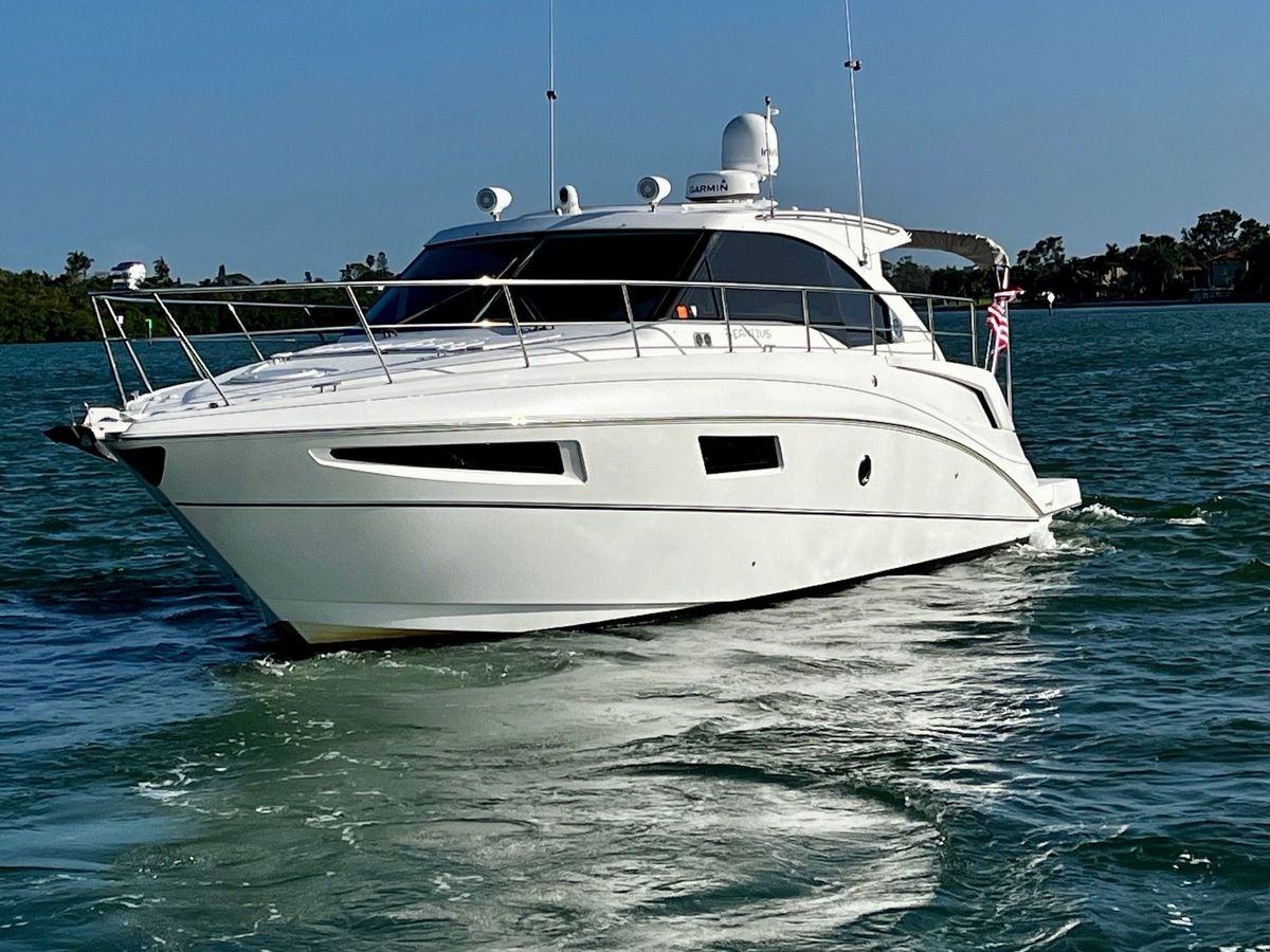 2015 Cruisers Yachts 42 