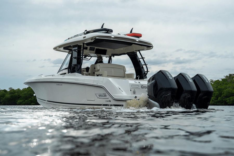 2023 Boston Whaler 350 Realm