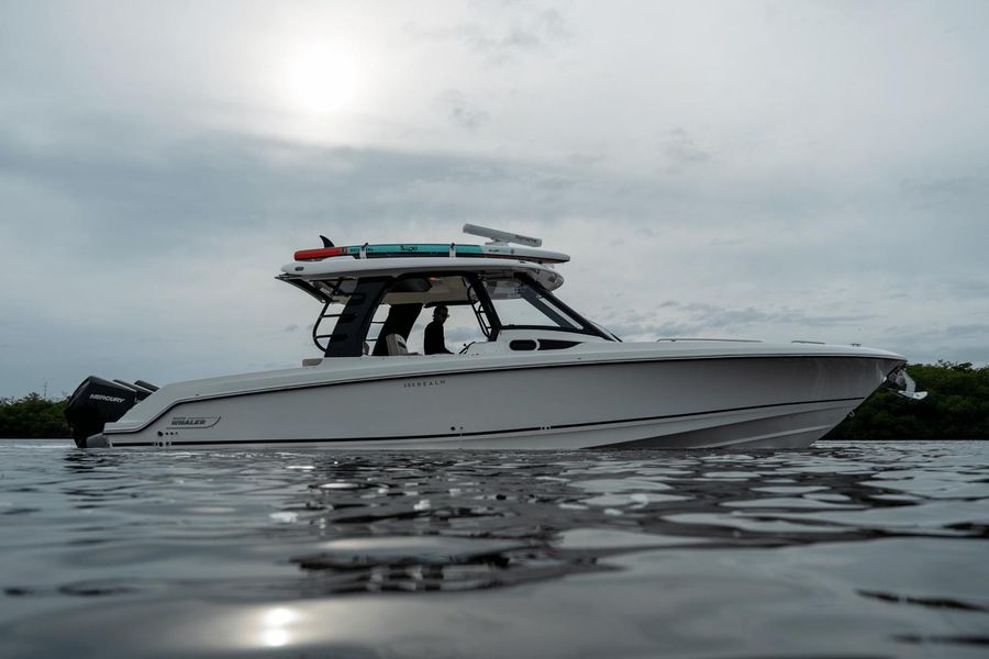 2023 Boston Whaler 350 Realm