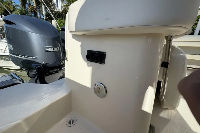  Yacht Photos Pics 2016 Grady-White Freedom 307 boat with Yamaha 300 engine, interior view.