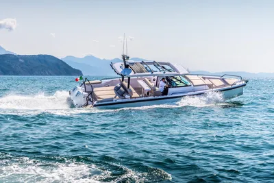 2025 Axopar 37 Sun-Top