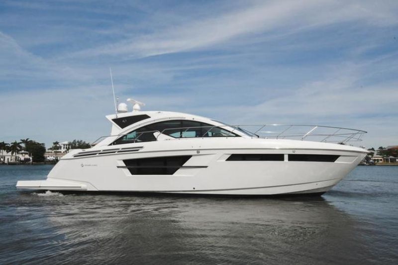 2017 Cruisers Yachts 540 Cantius