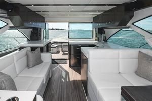 2017 Cruisers Yachts 54 Cantius